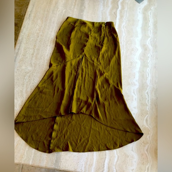 “FREE PEOPLE” OLIVE COLOR SKIRT - Size 4 - Picture 2 of 5